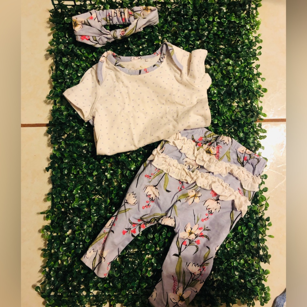 Jessica Simpson sizes 3-6M